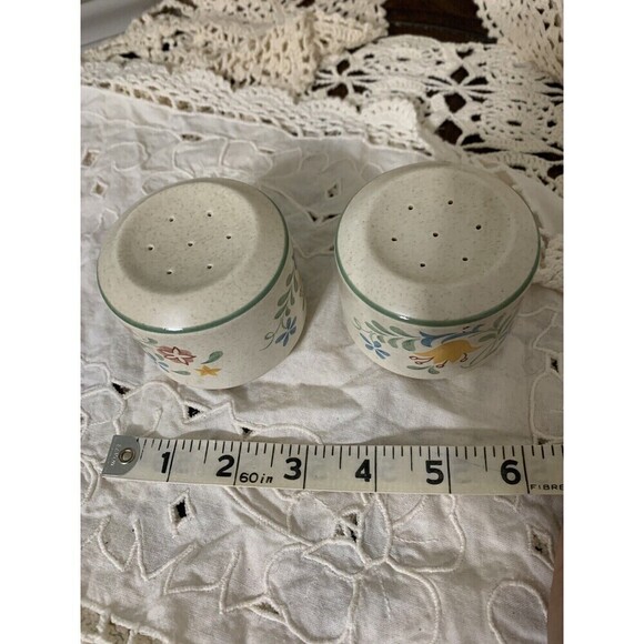 Vintage Lenox Temperware Quakertown 7 hole Salt And Pepper Shakers - Picture 9 of 9